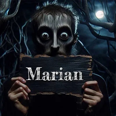 Obra de arte de terror fantástico: un rostro misterioso con ojos saltones y grandes rodeados de sombras oscuras y arrugas similares a corteza. Sostiene una pieza de madera vieja y quemada en un bosque nocturno bajo la luna. El nombre Marian aparece en letras blancas clásicas en la tabla de madera quemada.