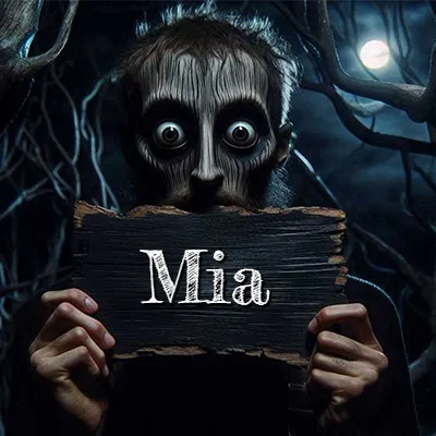 Figura surrealista de rostro pálido con ojos muy saltones en un bosque oscuro, sosteniendo un trozo de madera negra cubriendo su boca bajo la luz de la luna. - Mia