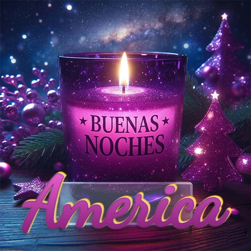 Vela morada brillante dentro de un vaso de vidrio, con la frase 'BUENAS NOCHES', rodeada de adornos festivos brillantes y pequeños árboles de Navidad bajo un cielo nocturno estrellado. El nombre aparece en un marco de vidrio transparente rectangular debajo del vaso. Nombre personalizado: America. Vela morada brillante dentro de un vaso de vidrio, con la frase 'BUENAS NOCHES', rodeada de adornos festivos brillantes y pequeños árboles de Navidad bajo un cielo nocturno estrellado. El nombre aparece en un marco de vidrio transparente rectangular debajo del vaso. Nombre personalizado: America.