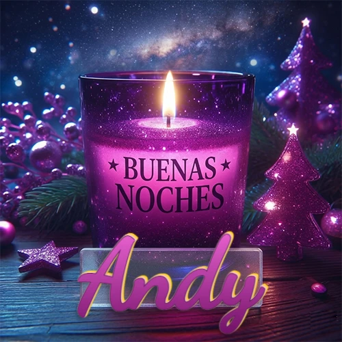 Vela morada brillante dentro de un vaso de vidrio, con la frase 'BUENAS NOCHES', rodeada de adornos festivos brillantes y pequeños árboles de Navidad bajo un cielo nocturno estrellado. El nombre aparece en un marco de vidrio transparente rectangular debajo del vaso. Nombre personalizado: Andy.