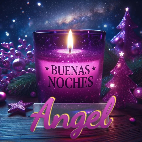 Vela morada brillante dentro de un vaso de vidrio, con la frase 'BUENAS NOCHES', rodeada de adornos festivos brillantes y pequeños árboles de Navidad bajo un cielo nocturno estrellado. El nombre aparece en un marco de vidrio transparente rectangular debajo del vaso. Nombre personalizado: Angel. Vela morada brillante dentro de un vaso de vidrio, con la frase 'BUENAS NOCHES', rodeada de adornos festivos brillantes y pequeños árboles de Navidad bajo un cielo nocturno estrellado. El nombre aparece en un marco de vidrio transparente rectangular debajo del vaso. Nombre personalizado: Angel.