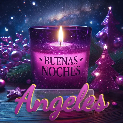 Vela morada brillante dentro de un vaso de vidrio, con la frase 'BUENAS NOCHES', rodeada de adornos festivos brillantes y pequeños árboles de Navidad bajo un cielo nocturno estrellado. El nombre aparece en un marco de vidrio transparente rectangular debajo del vaso. Nombre personalizado: Angeles. Vela morada brillante dentro de un vaso de vidrio, con la frase 'BUENAS NOCHES', rodeada de adornos festivos brillantes y pequeños árboles de Navidad bajo un cielo nocturno estrellado. El nombre aparece en un marco de vidrio transparente rectangular debajo del vaso. Nombre personalizado: Angeles.