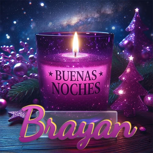 Vela morada brillante dentro de un vaso de vidrio, con la frase 'BUENAS NOCHES', rodeada de adornos festivos brillantes y pequeños árboles de Navidad bajo un cielo nocturno estrellado. El nombre aparece en un marco de vidrio transparente rectangular debajo del vaso. Nombre personalizado: Brayan.