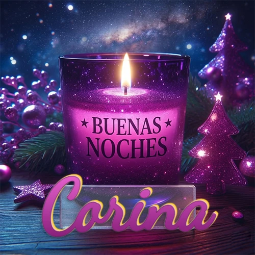 Vela morada brillante dentro de un vaso de vidrio, con la frase 'BUENAS NOCHES', rodeada de adornos festivos brillantes y pequeños árboles de Navidad bajo un cielo nocturno estrellado. El nombre aparece en un marco de vidrio transparente rectangular debajo del vaso. Nombre personalizado: Corina.