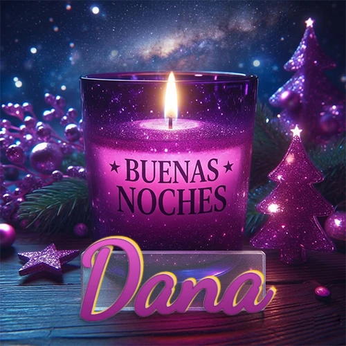 Vela morada brillante dentro de un vaso de vidrio, con la frase 'BUENAS NOCHES', rodeada de adornos festivos brillantes y pequeños árboles de Navidad bajo un cielo nocturno estrellado. El nombre aparece en un marco de vidrio transparente rectangular debajo del vaso. Nombre personalizado: Dana. Vela morada brillante dentro de un vaso de vidrio, con la frase 'BUENAS NOCHES', rodeada de adornos festivos brillantes y pequeños árboles de Navidad bajo un cielo nocturno estrellado. El nombre aparece en un marco de vidrio transparente rectangular debajo del vaso. Nombre personalizado: Dana.