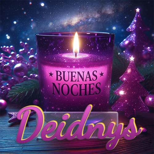 Vela morada brillante dentro de un vaso de vidrio, con la frase 'BUENAS NOCHES', rodeada de adornos festivos brillantes y pequeños árboles de Navidad bajo un cielo nocturno estrellado. El nombre aparece en un marco de vidrio transparente rectangular debajo del vaso. Nombre personalizado: Deidnys. Vela morada brillante dentro de un vaso de vidrio, con la frase 'BUENAS NOCHES', rodeada de adornos festivos brillantes y pequeños árboles de Navidad bajo un cielo nocturno estrellado. El nombre aparece en un marco de vidrio transparente rectangular debajo del vaso. Nombre personalizado: Deidnys.