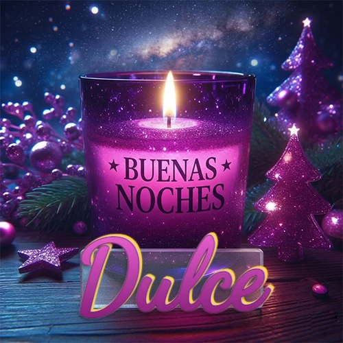Vela morada brillante dentro de un vaso de vidrio, con la frase 'BUENAS NOCHES', rodeada de adornos festivos brillantes y pequeños árboles de Navidad bajo un cielo nocturno estrellado. El nombre aparece en un marco de vidrio transparente rectangular debajo del vaso. Nombre personalizado: Dulce. Vela morada brillante dentro de un vaso de vidrio, con la frase 'BUENAS NOCHES', rodeada de adornos festivos brillantes y pequeños árboles de Navidad bajo un cielo nocturno estrellado. El nombre aparece en un marco de vidrio transparente rectangular debajo del vaso. Nombre personalizado: Dulce.