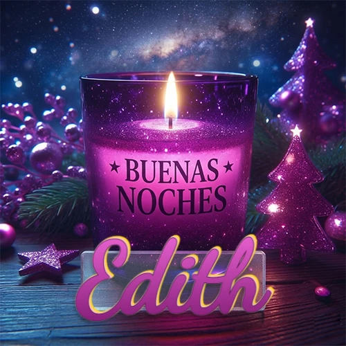 Vela morada brillante dentro de un vaso de vidrio, con la frase 'BUENAS NOCHES', rodeada de adornos festivos brillantes y pequeños árboles de Navidad bajo un cielo nocturno estrellado. El nombre aparece en un marco de vidrio transparente rectangular debajo del vaso. Nombre personalizado: Edith.
