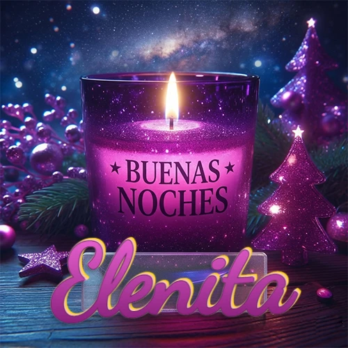 Vela morada brillante dentro de un vaso de vidrio, con la frase 'BUENAS NOCHES', rodeada de adornos festivos brillantes y pequeños árboles de Navidad bajo un cielo nocturno estrellado. El nombre aparece en un marco de vidrio transparente rectangular debajo del vaso. Nombre personalizado: Elenita.