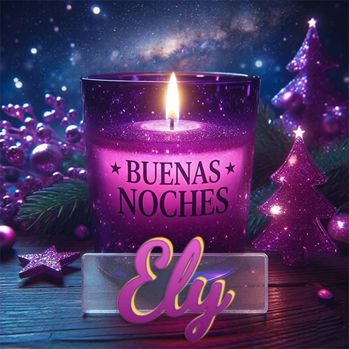 Vela morada brillante dentro de un vaso de vidrio, con la frase 'BUENAS NOCHES', rodeada de adornos festivos brillantes y pequeños árboles de Navidad bajo un cielo nocturno estrellado. El nombre aparece en un marco de vidrio transparente rectangular debajo del vaso. Nombre personalizado: Ely.