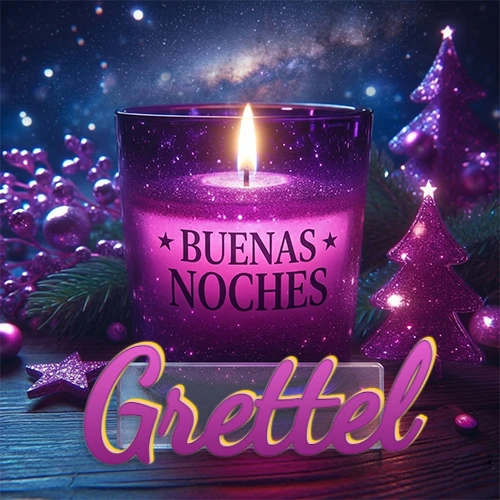 Vela morada brillante dentro de un vaso de vidrio, con la frase 'BUENAS NOCHES', rodeada de adornos festivos brillantes y pequeños árboles de Navidad bajo un cielo nocturno estrellado. El nombre aparece en un marco de vidrio transparente rectangular debajo del vaso. Nombre personalizado: Grettel.