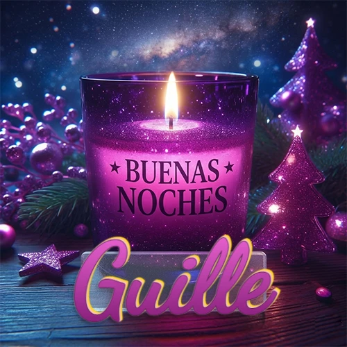 Vela morada brillante dentro de un vaso de vidrio, con la frase 'BUENAS NOCHES', rodeada de adornos festivos brillantes y pequeños árboles de Navidad bajo un cielo nocturno estrellado. El nombre aparece en un marco de vidrio transparente rectangular debajo del vaso. Nombre personalizado: Guille.