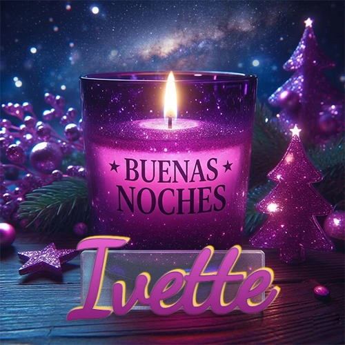Vela morada brillante dentro de un vaso de vidrio, con la frase 'BUENAS NOCHES', rodeada de adornos festivos brillantes y pequeños árboles de Navidad bajo un cielo nocturno estrellado. El nombre aparece en un marco de vidrio transparente rectangular debajo del vaso. Nombre personalizado: Ivette.
