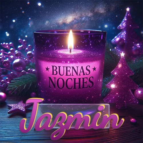 Vela morada brillante dentro de un vaso de vidrio, con la frase 'BUENAS NOCHES', rodeada de adornos festivos brillantes y pequeños árboles de Navidad bajo un cielo nocturno estrellado. El nombre aparece en un marco de vidrio transparente rectangular debajo del vaso. Nombre personalizado: Jazmin.