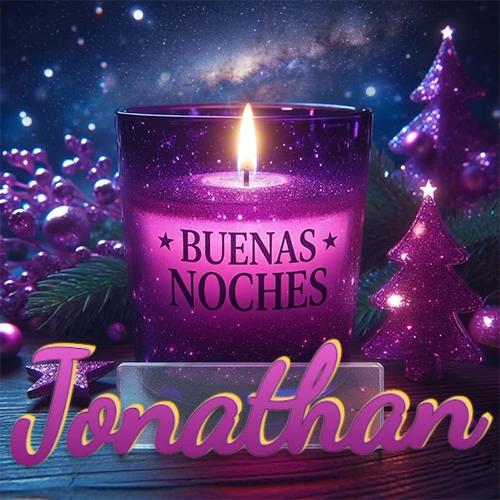 Vela morada brillante dentro de un vaso de vidrio, con la frase 'BUENAS NOCHES', rodeada de adornos festivos brillantes y pequeños árboles de Navidad bajo un cielo nocturno estrellado. El nombre aparece en un marco de vidrio transparente rectangular debajo del vaso. Nombre personalizado: Jonathan.