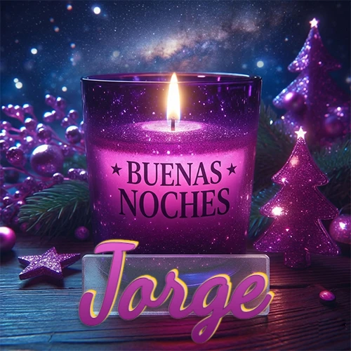 Vela morada brillante dentro de un vaso de vidrio, con la frase 'BUENAS NOCHES', rodeada de adornos festivos brillantes y pequeños árboles de Navidad bajo un cielo nocturno estrellado. El nombre aparece en un marco de vidrio transparente rectangular debajo del vaso. Nombre personalizado: Jorge.