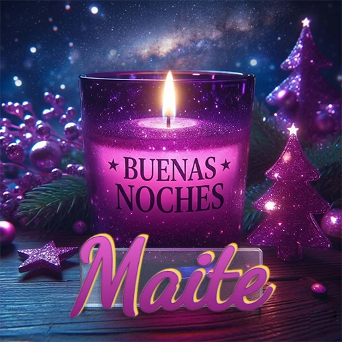 Vela morada brillante dentro de un vaso de vidrio, con la frase 'BUENAS NOCHES', rodeada de adornos festivos brillantes y pequeños árboles de Navidad bajo un cielo nocturno estrellado. El nombre aparece en un marco de vidrio transparente rectangular debajo del vaso. Nombre personalizado: Maite. Vela morada brillante dentro de un vaso de vidrio, con la frase 'BUENAS NOCHES', rodeada de adornos festivos brillantes y pequeños árboles de Navidad bajo un cielo nocturno estrellado. El nombre aparece en un marco de vidrio transparente rectangular debajo del vaso. Nombre personalizado: Maite.