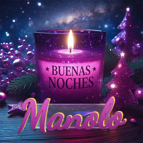 Vela morada brillante dentro de un vaso de vidrio, con la frase 'BUENAS NOCHES', rodeada de adornos festivos brillantes y pequeños árboles de Navidad bajo un cielo nocturno estrellado. El nombre aparece en un marco de vidrio transparente rectangular debajo del vaso. Nombre personalizado: Manolo. Vela morada brillante dentro de un vaso de vidrio, con la frase 'BUENAS NOCHES', rodeada de adornos festivos brillantes y pequeños árboles de Navidad bajo un cielo nocturno estrellado. El nombre aparece en un marco de vidrio transparente rectangular debajo del vaso. Nombre personalizado: Manolo.