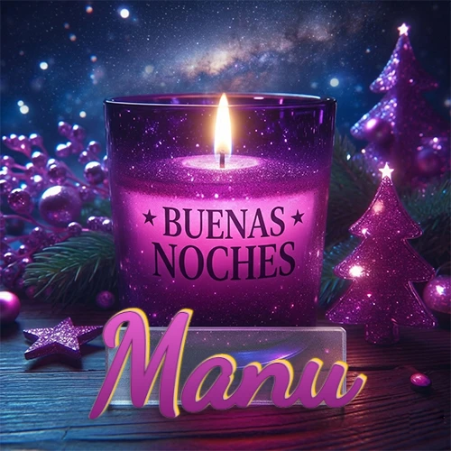 Vela morada brillante dentro de un vaso de vidrio, con la frase 'BUENAS NOCHES', rodeada de adornos festivos brillantes y pequeños árboles de Navidad bajo un cielo nocturno estrellado. El nombre aparece en un marco de vidrio transparente rectangular debajo del vaso. Nombre personalizado: Manu. Vela morada brillante dentro de un vaso de vidrio, con la frase 'BUENAS NOCHES', rodeada de adornos festivos brillantes y pequeños árboles de Navidad bajo un cielo nocturno estrellado. El nombre aparece en un marco de vidrio transparente rectangular debajo del vaso. Nombre personalizado: Manu.