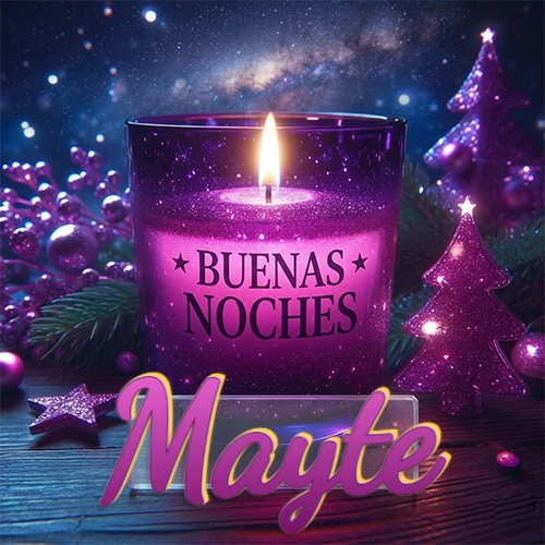 Vela morada brillante dentro de un vaso de vidrio, con la frase 'BUENAS NOCHES', rodeada de adornos festivos brillantes y pequeños árboles de Navidad bajo un cielo nocturno estrellado. El nombre aparece en un marco de vidrio transparente rectangular debajo del vaso. Nombre personalizado: Mayte. Vela morada brillante dentro de un vaso de vidrio, con la frase 'BUENAS NOCHES', rodeada de adornos festivos brillantes y pequeños árboles de Navidad bajo un cielo nocturno estrellado. El nombre aparece en un marco de vidrio transparente rectangular debajo del vaso. Nombre personalizado: Mayte.