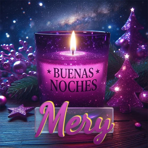 Vela morada brillante dentro de un vaso de vidrio, con la frase 'BUENAS NOCHES', rodeada de adornos festivos brillantes y pequeños árboles de Navidad bajo un cielo nocturno estrellado. El nombre aparece en un marco de vidrio transparente rectangular debajo del vaso. Nombre personalizado: Mery.
