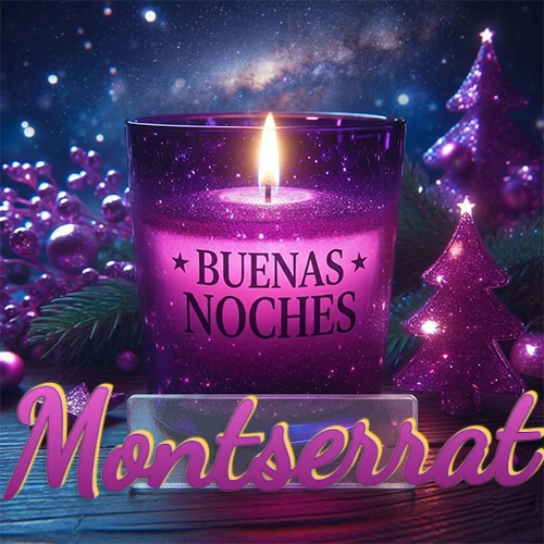 Vela morada brillante dentro de un vaso de vidrio, con la frase 'BUENAS NOCHES', rodeada de adornos festivos brillantes y pequeños árboles de Navidad bajo un cielo nocturno estrellado. El nombre aparece en un marco de vidrio transparente rectangular debajo del vaso. Nombre personalizado: Montserrat.