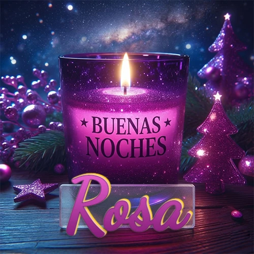 Vela morada brillante dentro de un vaso de vidrio, con la frase 'BUENAS NOCHES', rodeada de adornos festivos brillantes y pequeños árboles de Navidad bajo un cielo nocturno estrellado. El nombre aparece en un marco de vidrio transparente rectangular debajo del vaso. Nombre personalizado: Rosa. Vela morada brillante dentro de un vaso de vidrio, con la frase 'BUENAS NOCHES', rodeada de adornos festivos brillantes y pequeños árboles de Navidad bajo un cielo nocturno estrellado. El nombre aparece en un marco de vidrio transparente rectangular debajo del vaso. Nombre personalizado: Rosa.