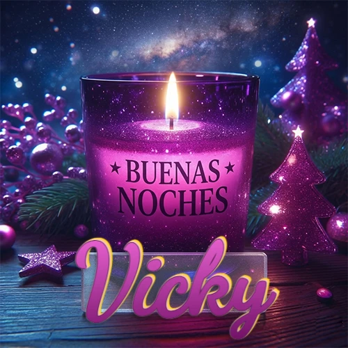 Vela morada brillante dentro de un vaso de vidrio, con la frase 'BUENAS NOCHES', rodeada de adornos festivos brillantes y pequeños árboles de Navidad bajo un cielo nocturno estrellado. El nombre aparece en un marco de vidrio transparente rectangular debajo del vaso. Nombre personalizado: Vicky. Vela morada brillante dentro de un vaso de vidrio, con la frase 'BUENAS NOCHES', rodeada de adornos festivos brillantes y pequeños árboles de Navidad bajo un cielo nocturno estrellado. El nombre aparece en un marco de vidrio transparente rectangular debajo del vaso. Nombre personalizado: Vicky.