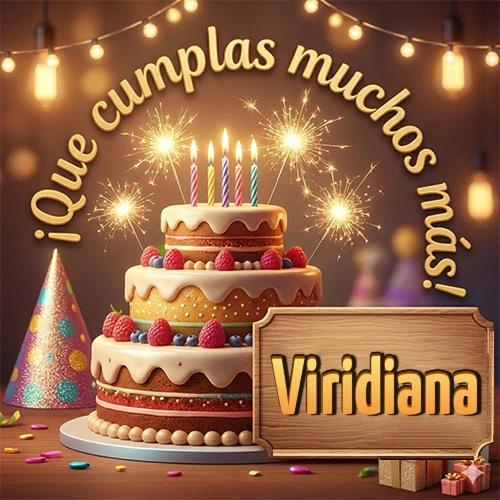 Ambiente familiar y cálido. Gran pastel de tres pisos decorado con frutos rojos, velas encendidas y bengalas brillantes. Texto arqueado 