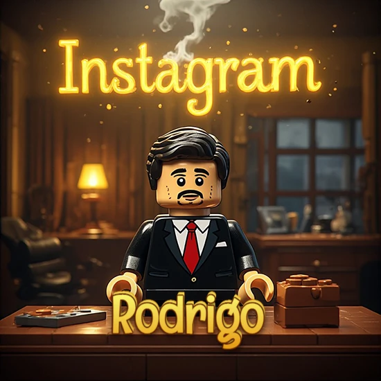 Mundo miniatura de Lego. Hombre de negocios con traje negro en escritorio clásico. Logotipo de Instagram en neón amarillo brillante con humo ligero. Nombre en 3D apoyado en el escritorio. Diseño con el nombre Rodrigo. Mundo miniatura de Lego. Hombre de negocios con traje negro en escritorio clásico. Logotipo de Instagram en neón amarillo brillante con humo ligero. Nombre en 3D apoyado en el escritorio. Diseño con el nombre Rodrigo.