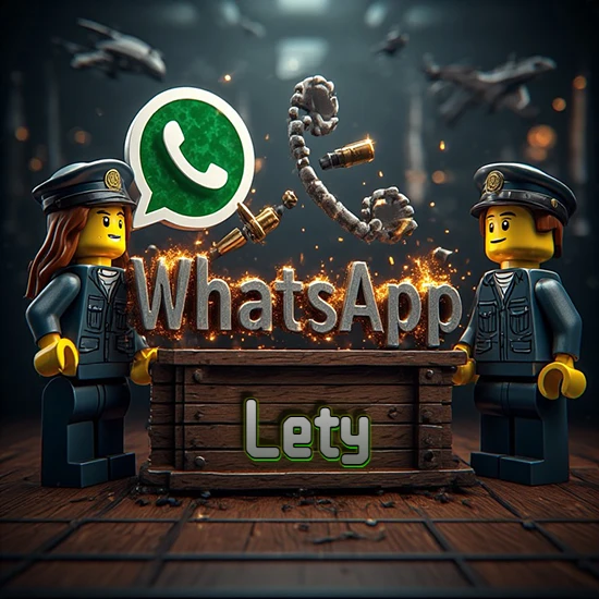 Dúo de policías Lego junto a una caja de madera. Chispas, logotipo de WhatsApp y un teléfono antiguo desarmándose en el aire. Nombre tallado en la parte frontal de la caja. Diseño con el nombre Lety.