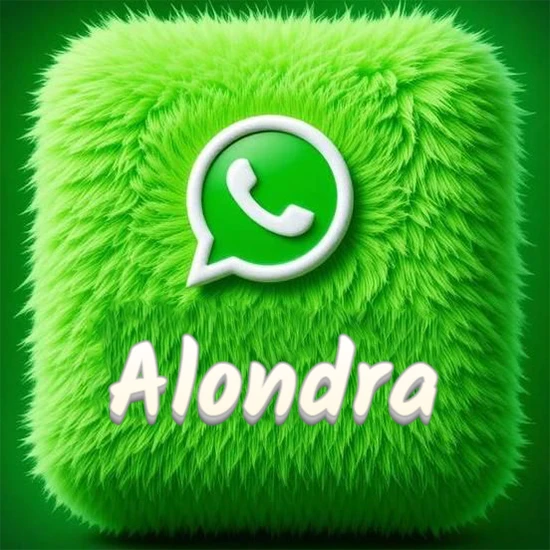 Cubo gigante cubierto de suave pelaje verde con el logotipo blanco de WhatsApp en 3D incrustado. Nombre en blanco suave que sigue la textura del pelaje en la parte inferior. Diseño con el nombre Alondra.