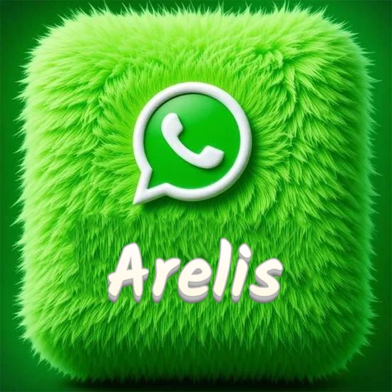 Cubo gigante cubierto de suave pelaje verde con el logotipo blanco de WhatsApp en 3D incrustado. Nombre en blanco suave que sigue la textura del pelaje en la parte inferior. Diseño con el nombre Arelis.