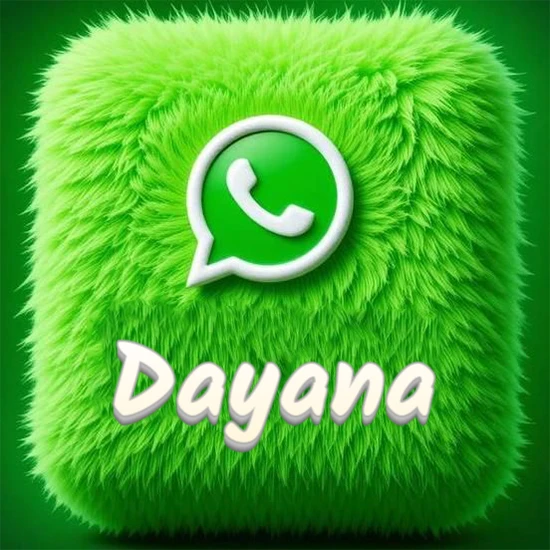 Cubo gigante cubierto de suave pelaje verde con el logotipo blanco de WhatsApp en 3D incrustado. Nombre en blanco suave que sigue la textura del pelaje en la parte inferior. Diseño con el nombre Dayana.