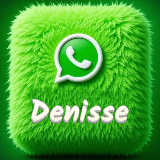 Cubo gigante cubierto de suave pelaje verde con el logotipo blanco de WhatsApp en 3D incrustado. Nombre en blanco suave que sigue la textura del pelaje en la parte inferior. Diseño con el nombre Denisse.