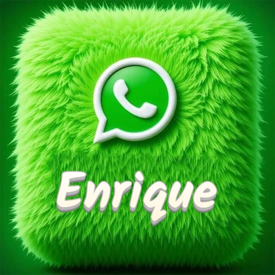 Cubo gigante cubierto de suave pelaje verde con el logotipo blanco de WhatsApp en 3D incrustado. Nombre en blanco suave que sigue la textura del pelaje en la parte inferior. Diseño con el nombre Enrique.