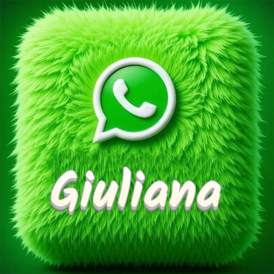 Cubo gigante cubierto de suave pelaje verde con el logotipo blanco de WhatsApp en 3D incrustado. Nombre en blanco suave que sigue la textura del pelaje en la parte inferior. Diseño con el nombre Giuliana.