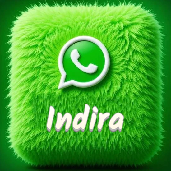 Cubo gigante cubierto de suave pelaje verde con el logotipo blanco de WhatsApp en 3D incrustado. Nombre en blanco suave que sigue la textura del pelaje en la parte inferior. Diseño con el nombre Indira.