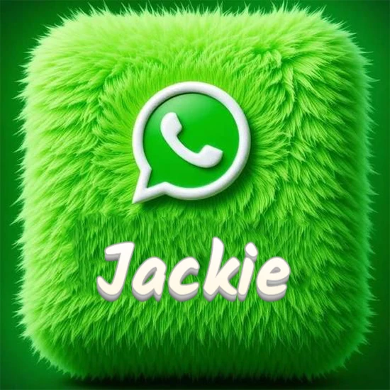 Cubo gigante cubierto de suave pelaje verde con el logotipo blanco de WhatsApp en 3D incrustado. Nombre en blanco suave que sigue la textura del pelaje en la parte inferior. Diseño con el nombre Jackie.