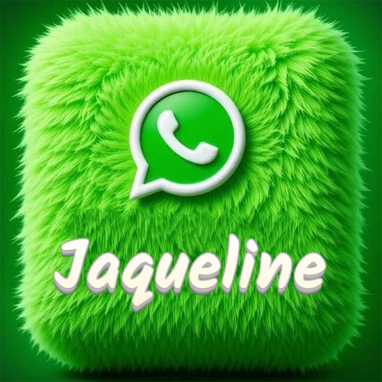 Cubo gigante cubierto de suave pelaje verde con el logotipo blanco de WhatsApp en 3D incrustado. Nombre en blanco suave que sigue la textura del pelaje en la parte inferior. Diseño con el nombre Jaqueline.