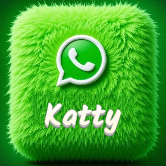 Cubo gigante cubierto de suave pelaje verde con el logotipo blanco de WhatsApp en 3D incrustado. Nombre en blanco suave que sigue la textura del pelaje en la parte inferior. Diseño con el nombre Katty.
