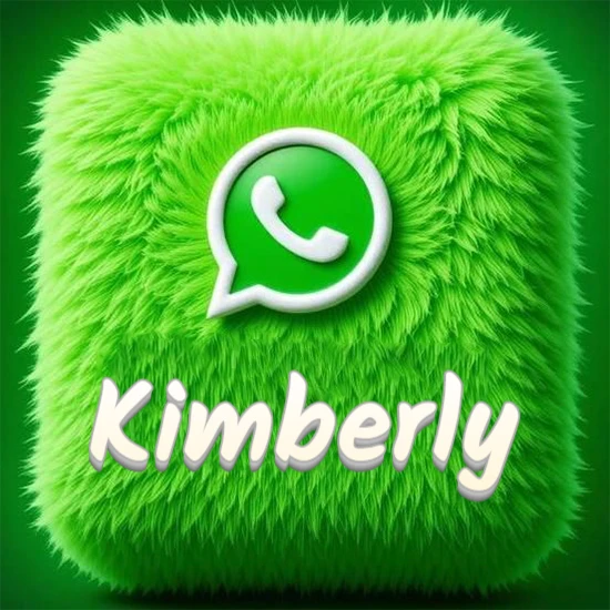 Cubo gigante cubierto de suave pelaje verde con el logotipo blanco de WhatsApp en 3D incrustado. Nombre en blanco suave que sigue la textura del pelaje en la parte inferior. Diseño con el nombre Kimberly.