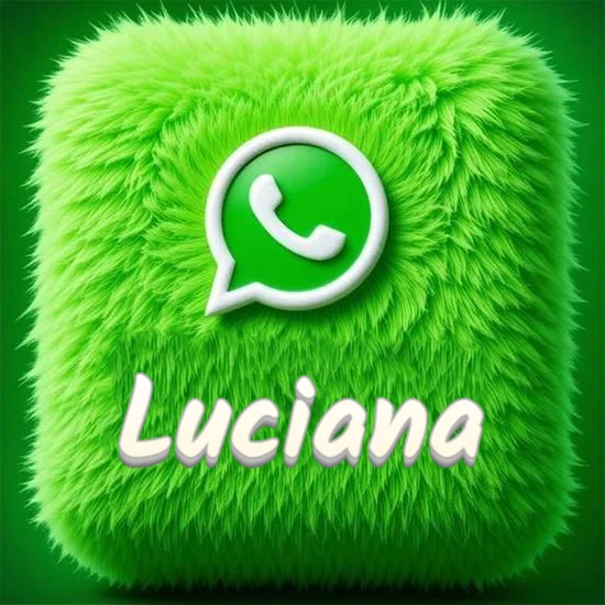Cubo gigante cubierto de suave pelaje verde con el logotipo blanco de WhatsApp en 3D incrustado. Nombre en blanco suave que sigue la textura del pelaje en la parte inferior. Diseño con el nombre Luciana.