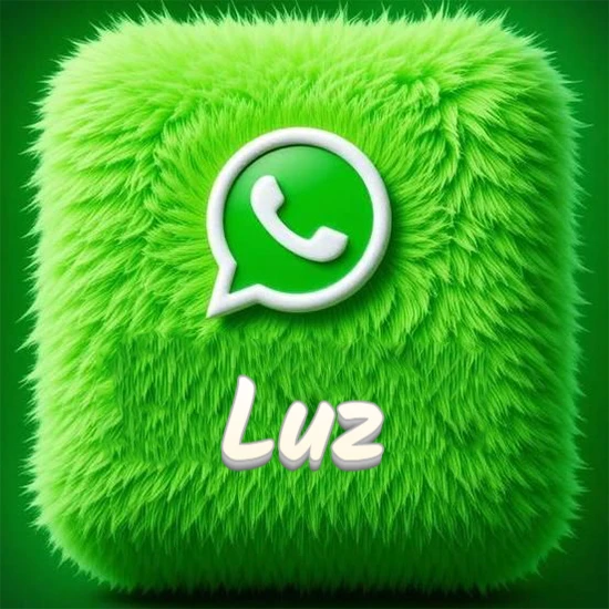 Cubo gigante cubierto de suave pelaje verde con el logotipo blanco de WhatsApp en 3D incrustado. Nombre en blanco suave que sigue la textura del pelaje en la parte inferior. Diseño con el nombre Luz. Cubo gigante cubierto de suave pelaje verde con el logotipo blanco de WhatsApp en 3D incrustado. Nombre en blanco suave que sigue la textura del pelaje en la parte inferior. Diseño con el nombre Luz.