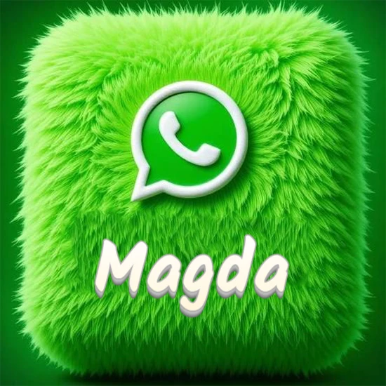 Cubo gigante cubierto de suave pelaje verde con el logotipo blanco de WhatsApp en 3D incrustado. Nombre en blanco suave que sigue la textura del pelaje en la parte inferior. Diseño con el nombre Magda.