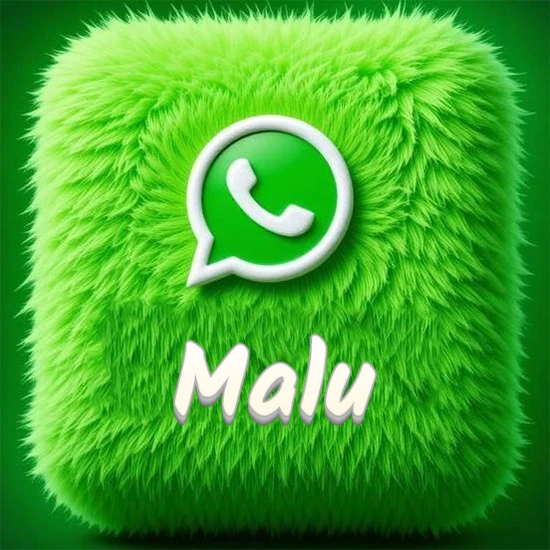 Cubo gigante cubierto de suave pelaje verde con el logotipo blanco de WhatsApp en 3D incrustado. Nombre en blanco suave que sigue la textura del pelaje en la parte inferior. Diseño con el nombre Malu.