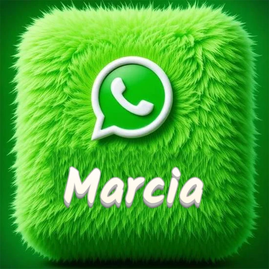 Cubo gigante cubierto de suave pelaje verde con el logotipo blanco de WhatsApp en 3D incrustado. Nombre en blanco suave que sigue la textura del pelaje en la parte inferior. Diseño con el nombre Marcia.