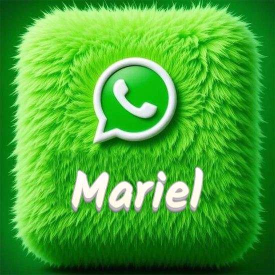 Cubo gigante cubierto de suave pelaje verde con el logotipo blanco de WhatsApp en 3D incrustado. Nombre en blanco suave que sigue la textura del pelaje en la parte inferior. Diseño con el nombre Mariel.