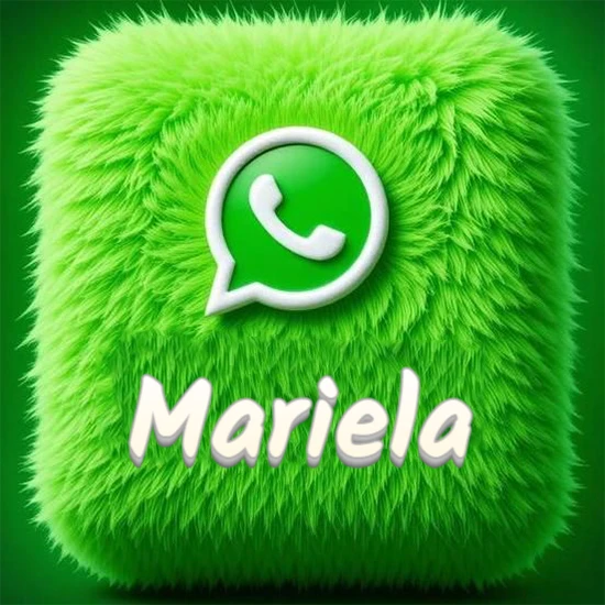 Cubo gigante cubierto de suave pelaje verde con el logotipo blanco de WhatsApp en 3D incrustado. Nombre en blanco suave que sigue la textura del pelaje en la parte inferior. Diseño con el nombre Mariela.