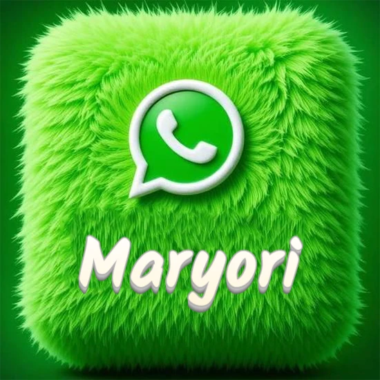 Cubo gigante cubierto de suave pelaje verde con el logotipo blanco de WhatsApp en 3D incrustado. Nombre en blanco suave que sigue la textura del pelaje en la parte inferior. Diseño con el nombre Maryori.